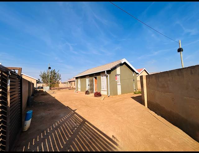 3 BEDROOM HOUSE FOR SALE IN SAVANNA CITY